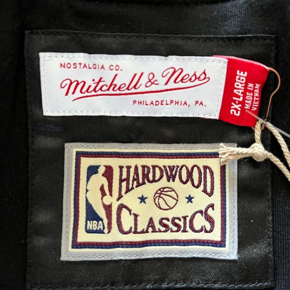 Mitchell & Ness Hardwood Classics Toronto Raptors Jacket (NWT) - Picture 11 of 15